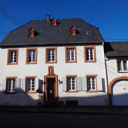Ferienwohnung Altes Pfarrhaus Mit Flair Und Moselblick Brauneberg Extérieur photo