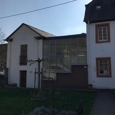Ferienwohnung Altes Pfarrhaus Mit Flair Und Moselblick Brauneberg Extérieur photo